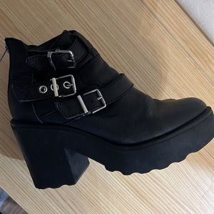 Steve Madden Leather Platform
